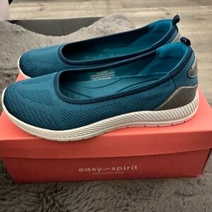 New Easy Spirits slips on shoes, size 7.5M.  Teal color